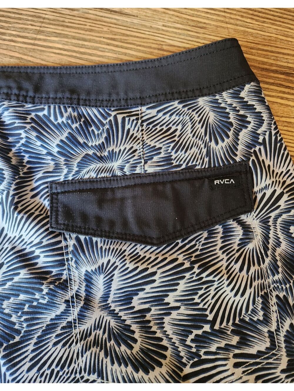 RVCA Men's Size 34 Blue and Black Patterned Board Shorts with Drawstring Waist - Picture 6 of 6
